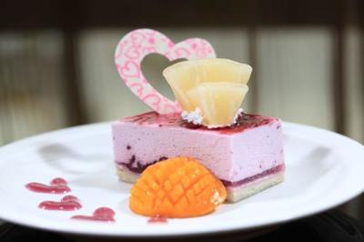 女生學(xué)習(xí)烘焙 從個人興趣到企業(yè)市場開發(fā)的甜蜜機(jī)遇